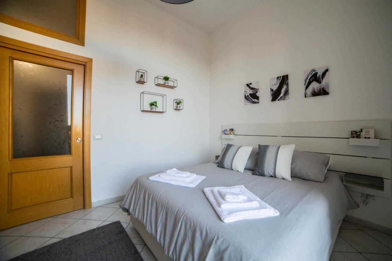 Ferienwohnung Bnb Al Centro E Meglio, Napoli Exterior foto