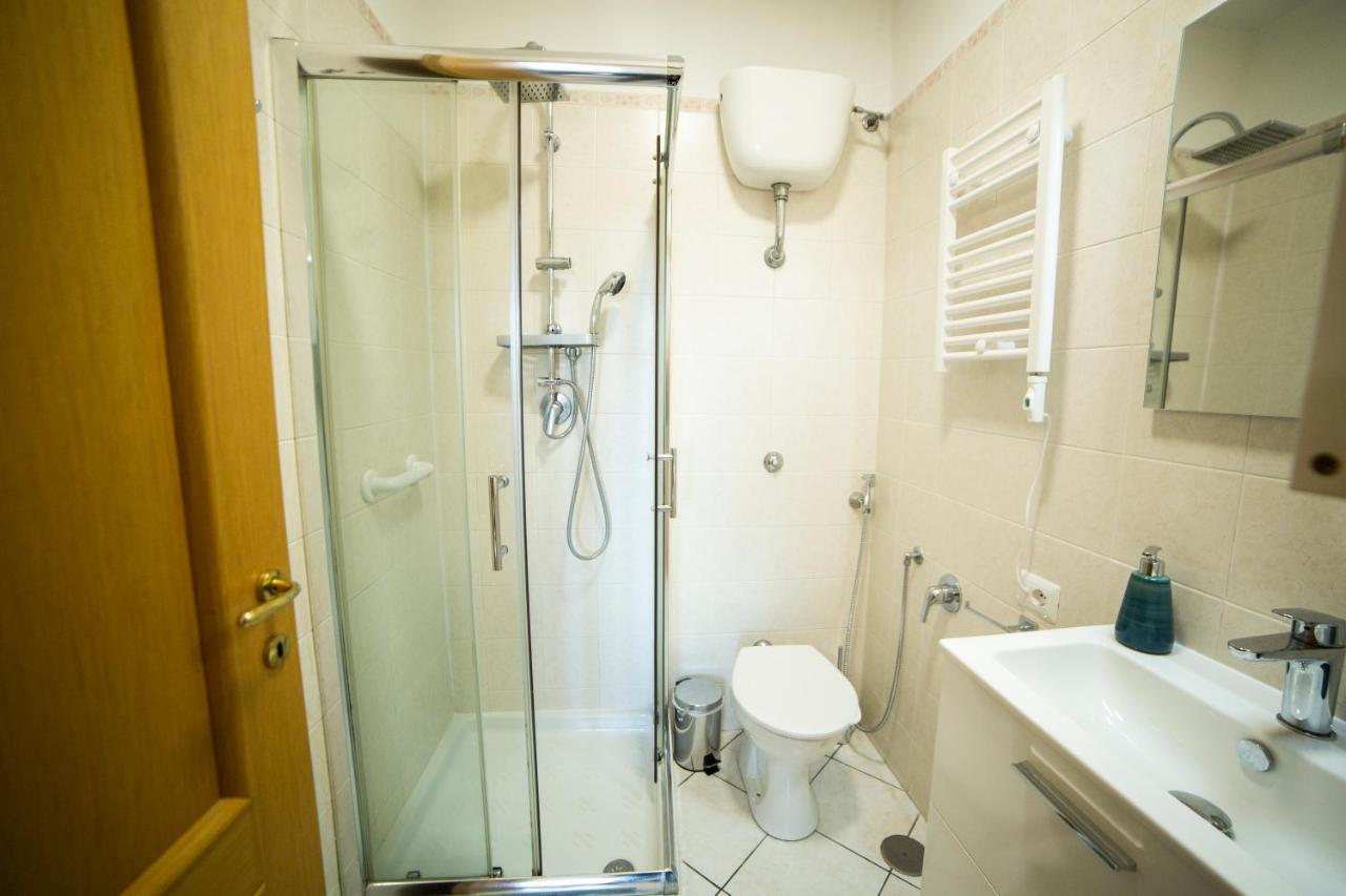 Ferienwohnung Bnb Al Centro E Meglio, Napoli Exterior foto